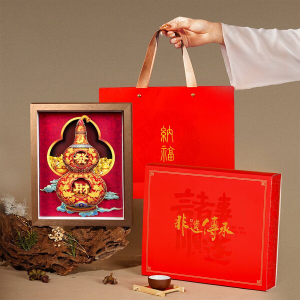 Complete presentation of a Chinese paper cutting artwork featuring a fortune gourd design with its gift packaging
