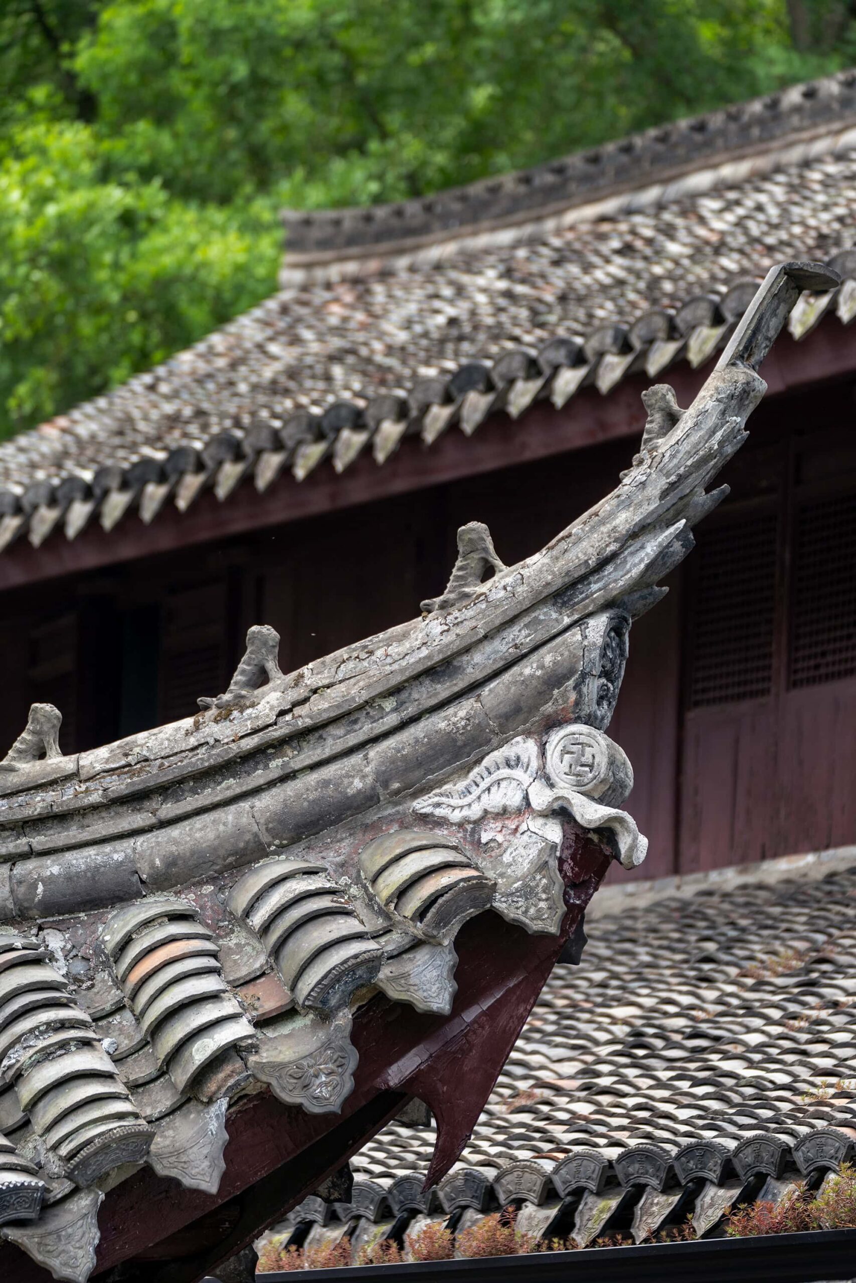 Buildings inside the mountain gate entrance of Baoguo Temple