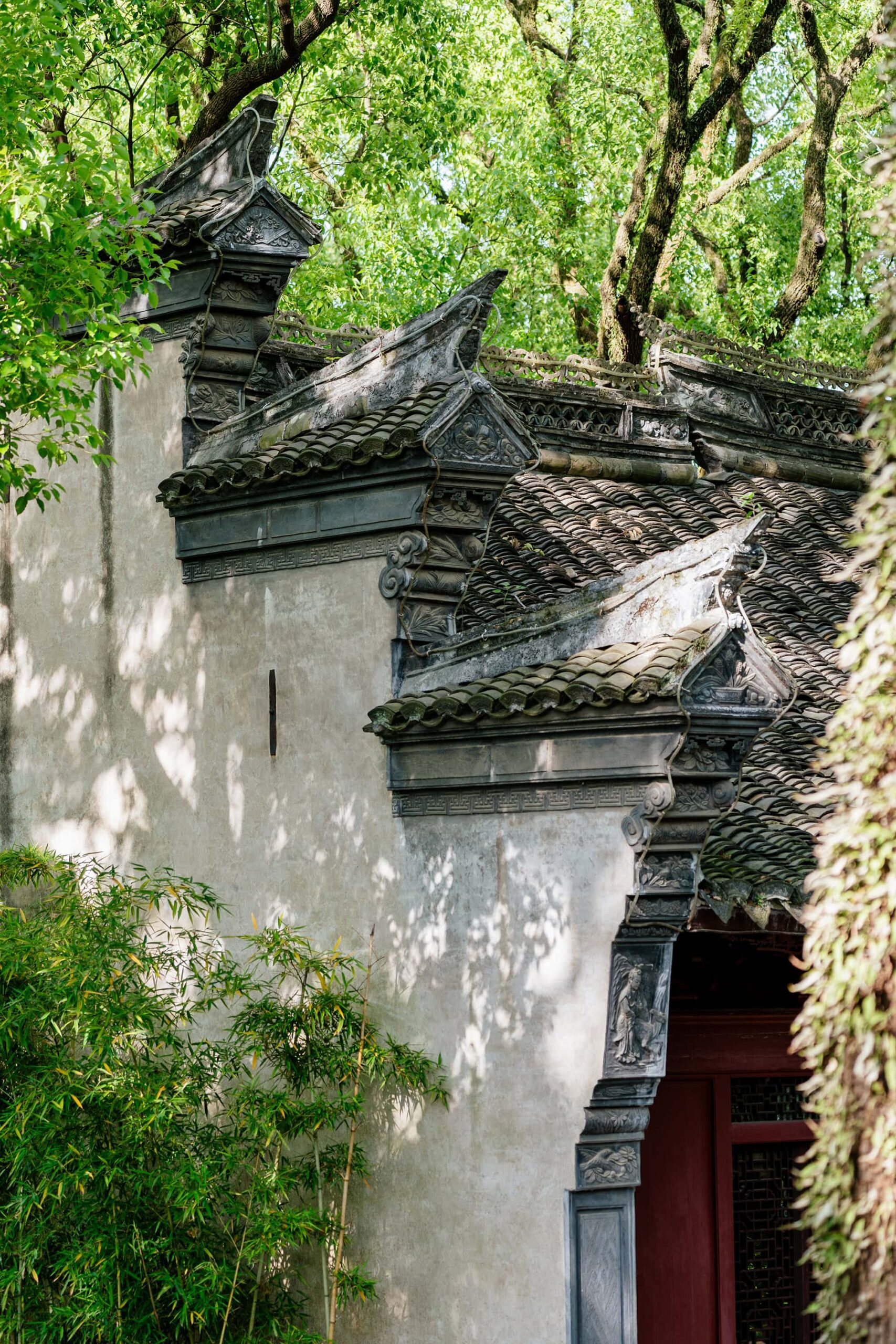 Close-up detail of the right section of the horse-head walls in the East Garden