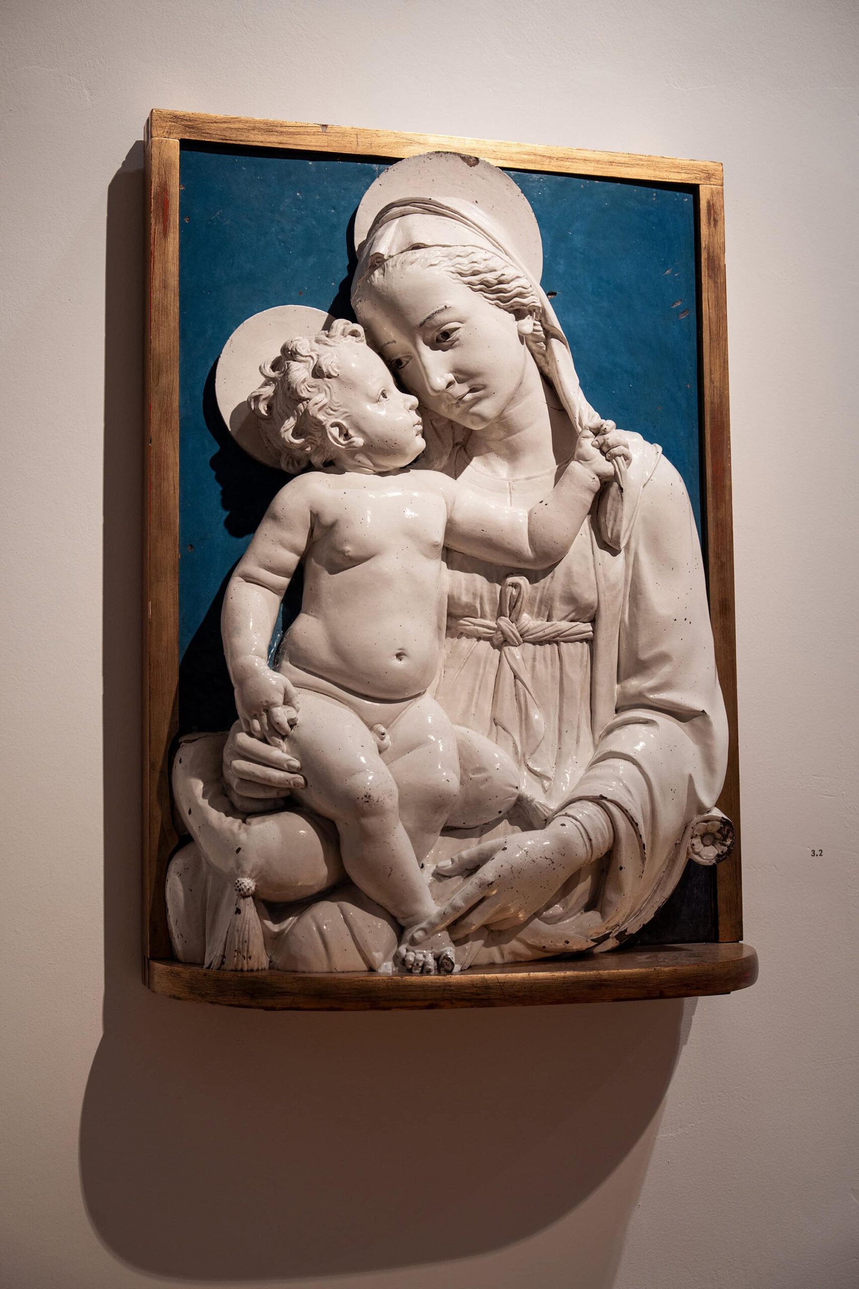 Terracotta relief Maria mit dem Kind (Madonna and Child) by Andrea della Robbia, about 1495, on display at the Museum für Kunst und Gewerbe Hamburg