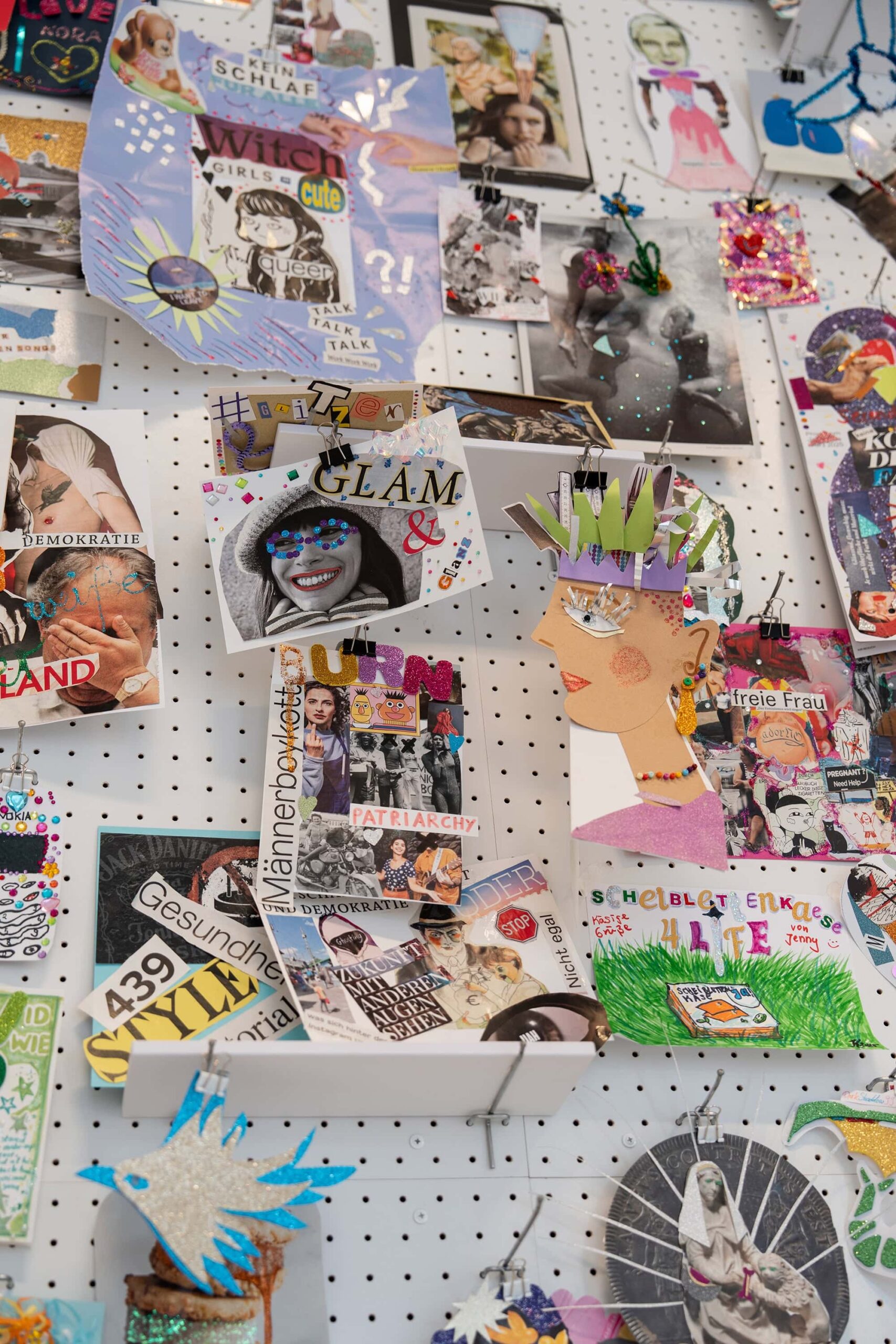 Visitor-contributed collage wall from the “Glitter” exhibition at the Museum für Kunst und Gewerbe Hamburg (MK&G)