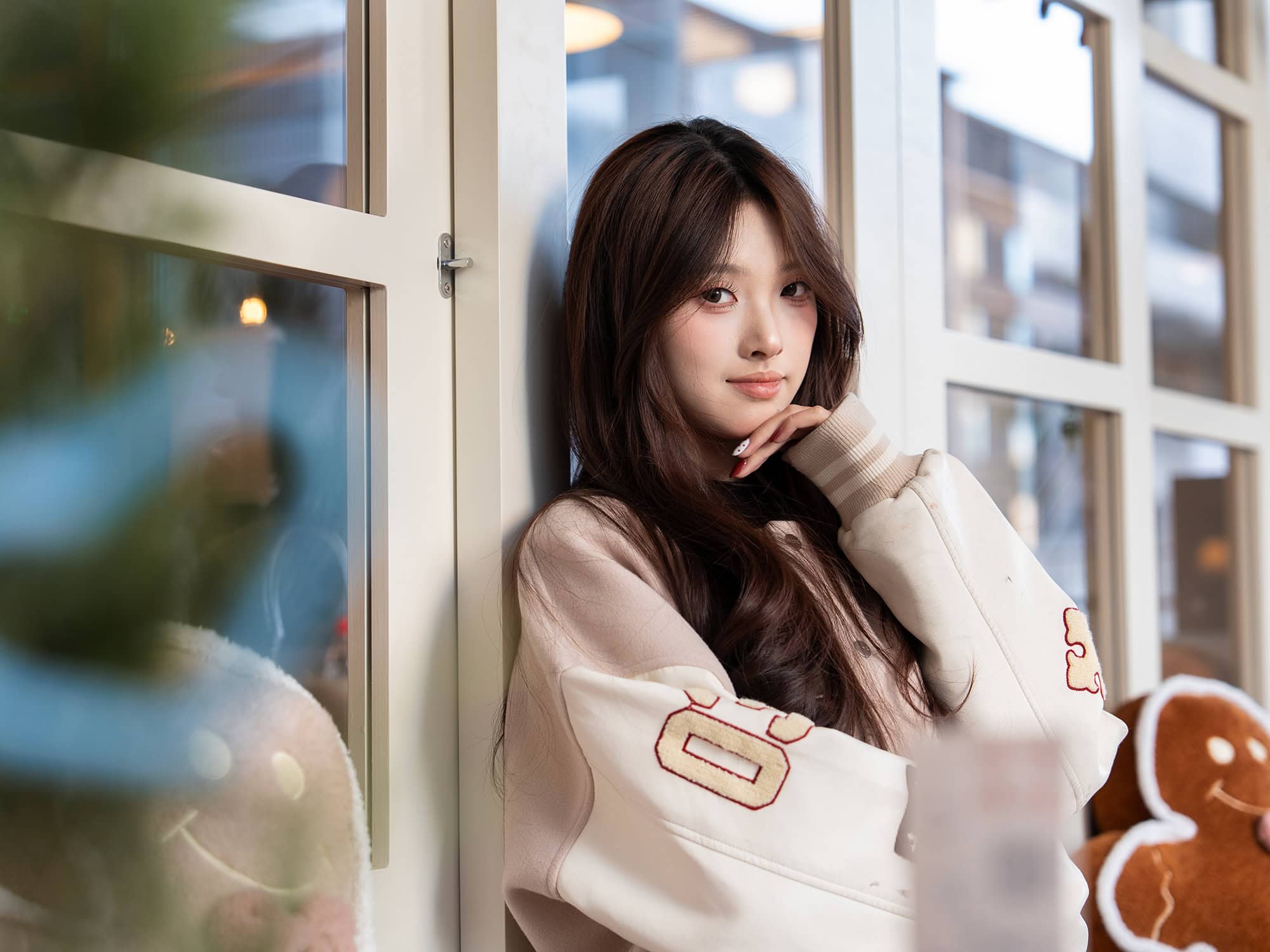 A candid shot of a woman seated by the window on the second floor of the Brighttower Art Community (BAC) in Zhuantang, showing the cozy and artistic vibe of the BAC Art Community
