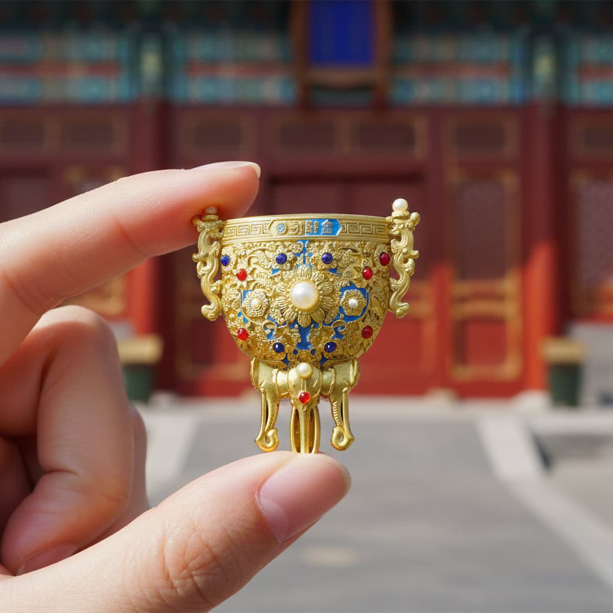 Hand-held Jin Ou Yong Gu Cup souvenir magnet outdoors, inspired by Qing imperial New Year ceremonies in the Forbidden City