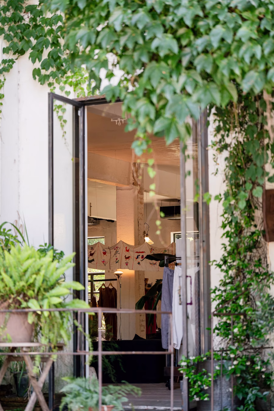 Leafy entrance of a boutique at Dongxin Hechuang Creative Park in Hangzhou